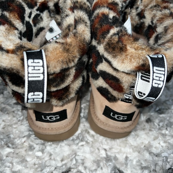UGG Womens Fluff Mini Quilted Leopard Boots size 6M - Picture 2 of 6